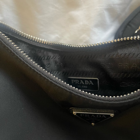 Prada Re-Edition 2005 re-nylon bag - Picture 2 of 5